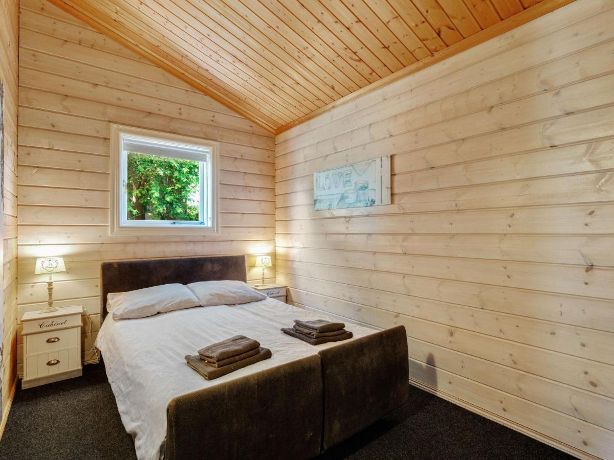 Luxurious Chalet In Guelders By The Forest Hulshorst Exterior photo