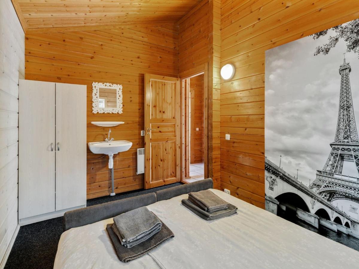 Luxurious Chalet In Guelders By The Forest Hulshorst Exterior photo
